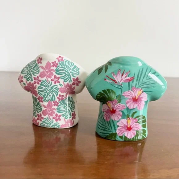 Cracker Barrel Hawaiian Aloha Shirts Salt and Pepper Shakers Set Hibiscus Leaves - Picture 5 of 6